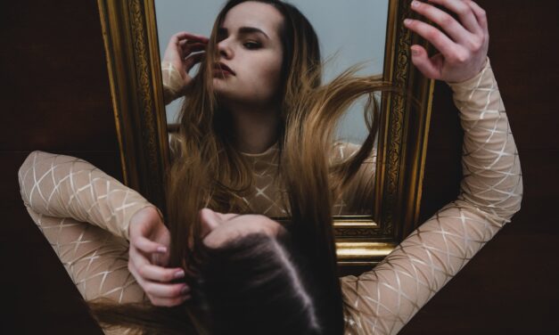 Artist ELUNIA Drops introspective, Genre-bending New Track “Pressure Points”