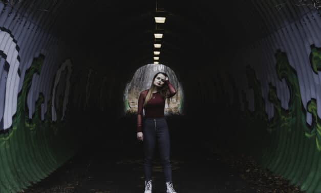 Singer-songwriter ‘ELUNIA’ Returns With Brand New EP ‘DEEP END’