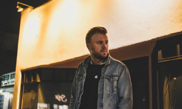 Singer-songwriter Johnny Ashby Drops new Single “Lucky”