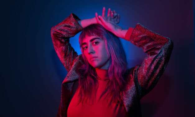 Nashville Artist Lindsay Starr Drops New Single “Watch The Stars” ANd Tells Mundane About Her Story, Influences and Upcoming Record