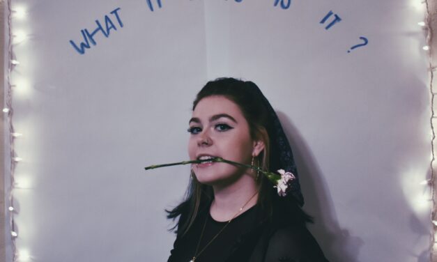 Independent Artist Leanna Firestone Tells Mundane How She Built Her Tik Tok Following and About Her EP ‘Y/N”
