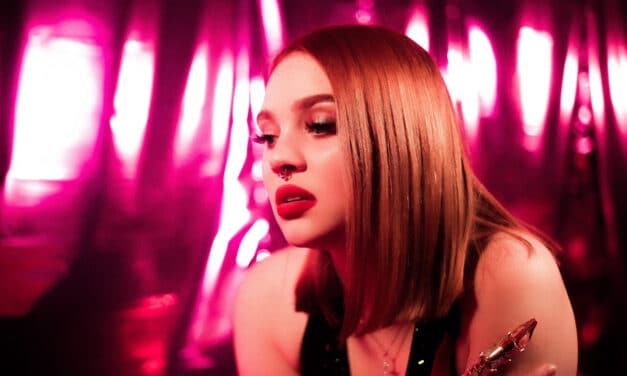 Seattle pop artist Anna Thompson Drops new single “Hot Now”