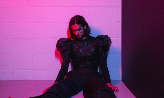 Polymathic NYC artist Miles Francis debuted new single & video ‘Popular’ tackling the male ego featuring Lizzie Loveless and Lou Tides