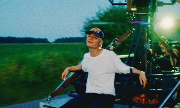 RISING ALT-POP STAR MARINERIS SHARES INFECTIOUS NEW SINGLE ‘MY BAND COULD BE YOUR HOME’