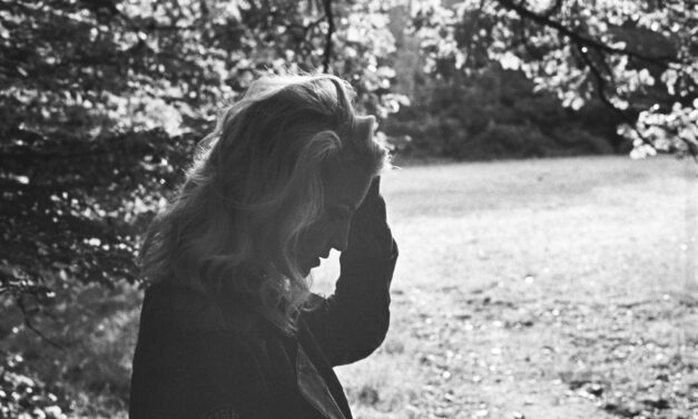 Synth Pop artist NINA flies high into the sunlight with her latest single: ‘Gold Heart’