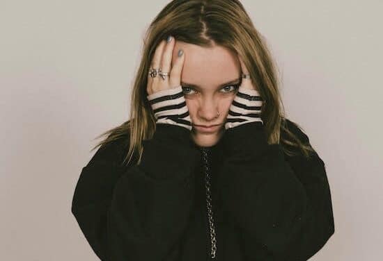  Sydney-via-Moruya artist Yen Strange returns with her melancholy yet shimmering suburban anthem “Clueless In Suburbia”