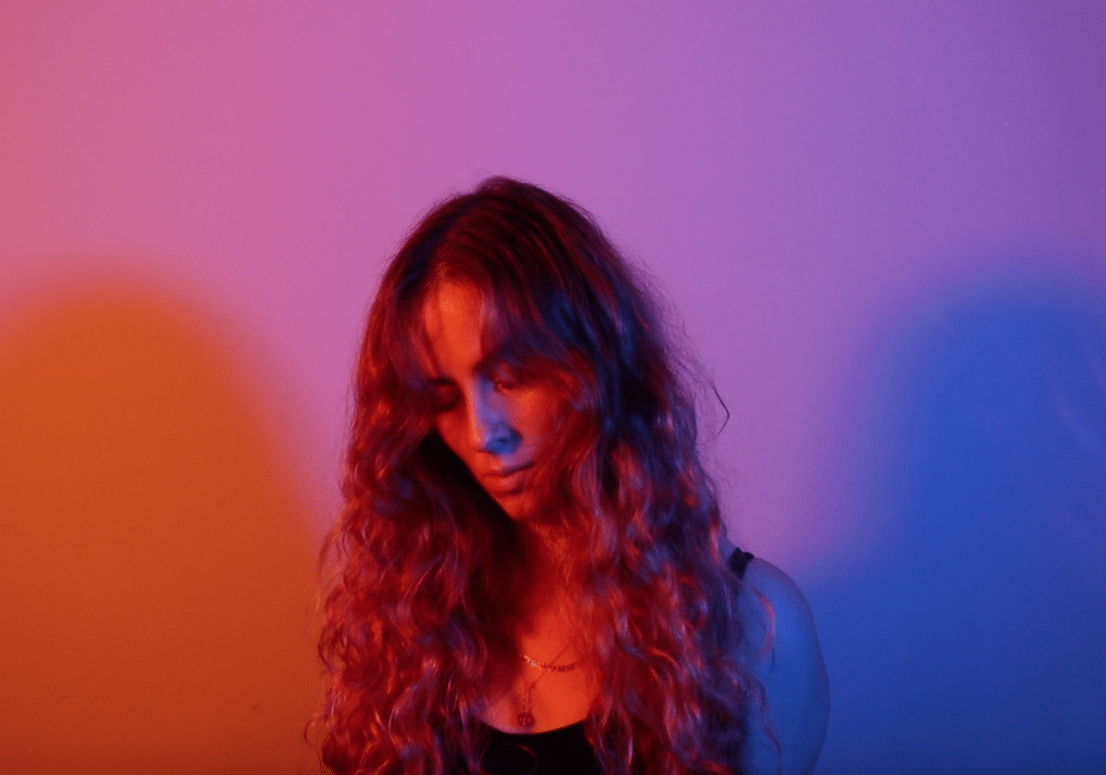 London Rising Artist Zoe Zohar Returns WIth New Track ‘Lazy Sun’ | Mundane