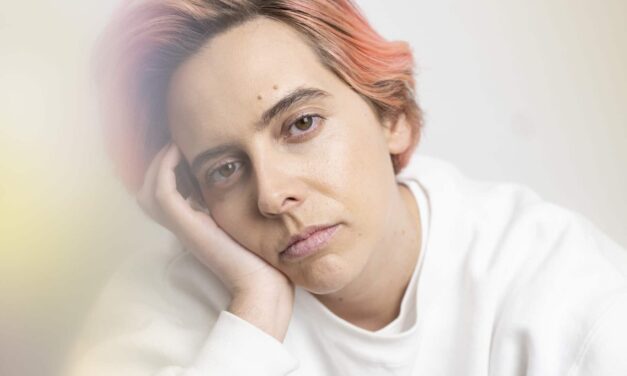 Los Angeles-based indie pop artist Jakk Fynn denounces the lack of transmasculine representation in pop music with new single, “Meow.” 