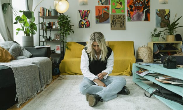 INDIE-POP SINGER SONGWRITER JENNIFER STEWART Drops New Single & Visualizer ‘No Hard Feelings’ 