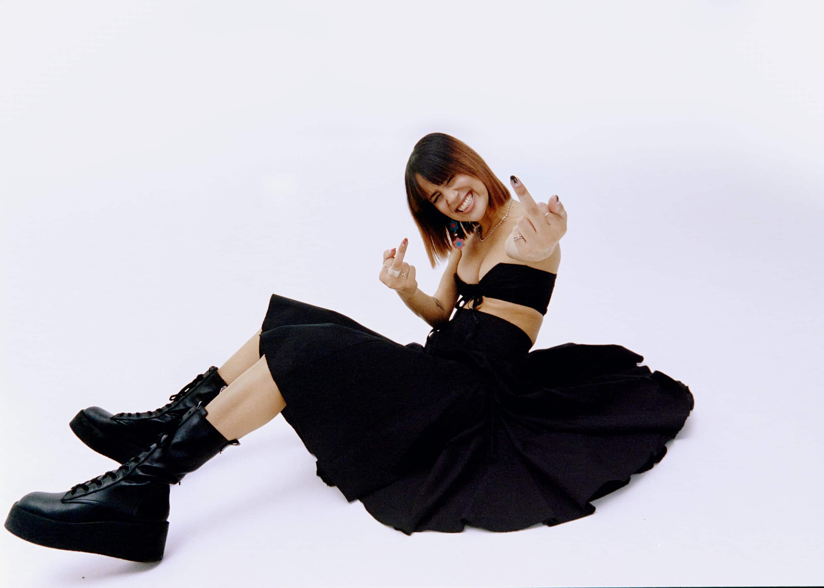 Montreal-based alt-pop artist Laraw NEW SINGLE + VIDEO 