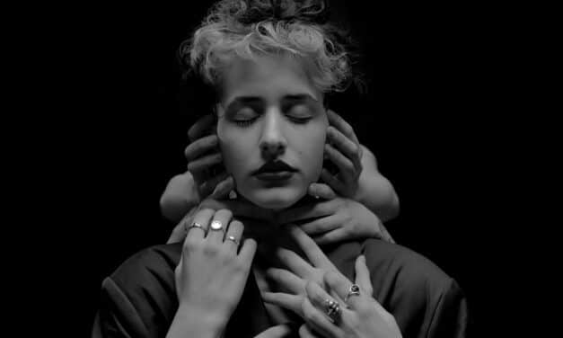 TÁLTSIE IMMERSES IN A SEA OF EMOTIONS IN HER NEW MUSIC VIDEO AND SINGLE ‘HOLDING STONES.’