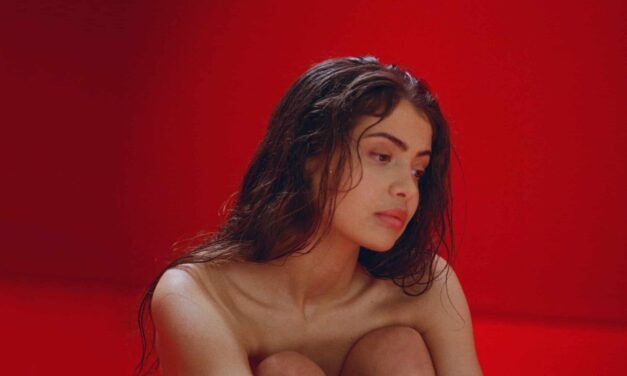<strong>Amsterdam-based alt-pop/ R&B artist NOHA SARÉ Creeps ‘Into Your Head’ with hypnotising new track out now</strong>