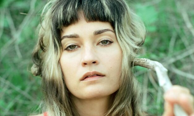 <strong>LAUREN RUTH WARD OFFERS A PEEK INTO HER ‘MINDSEYE’ WITH NEW SINGLE</strong>