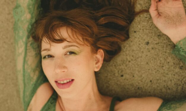 <strong>ELLA VOS Drops Awaited New Album ‘<em>SUPERGLUE</em>’</strong>