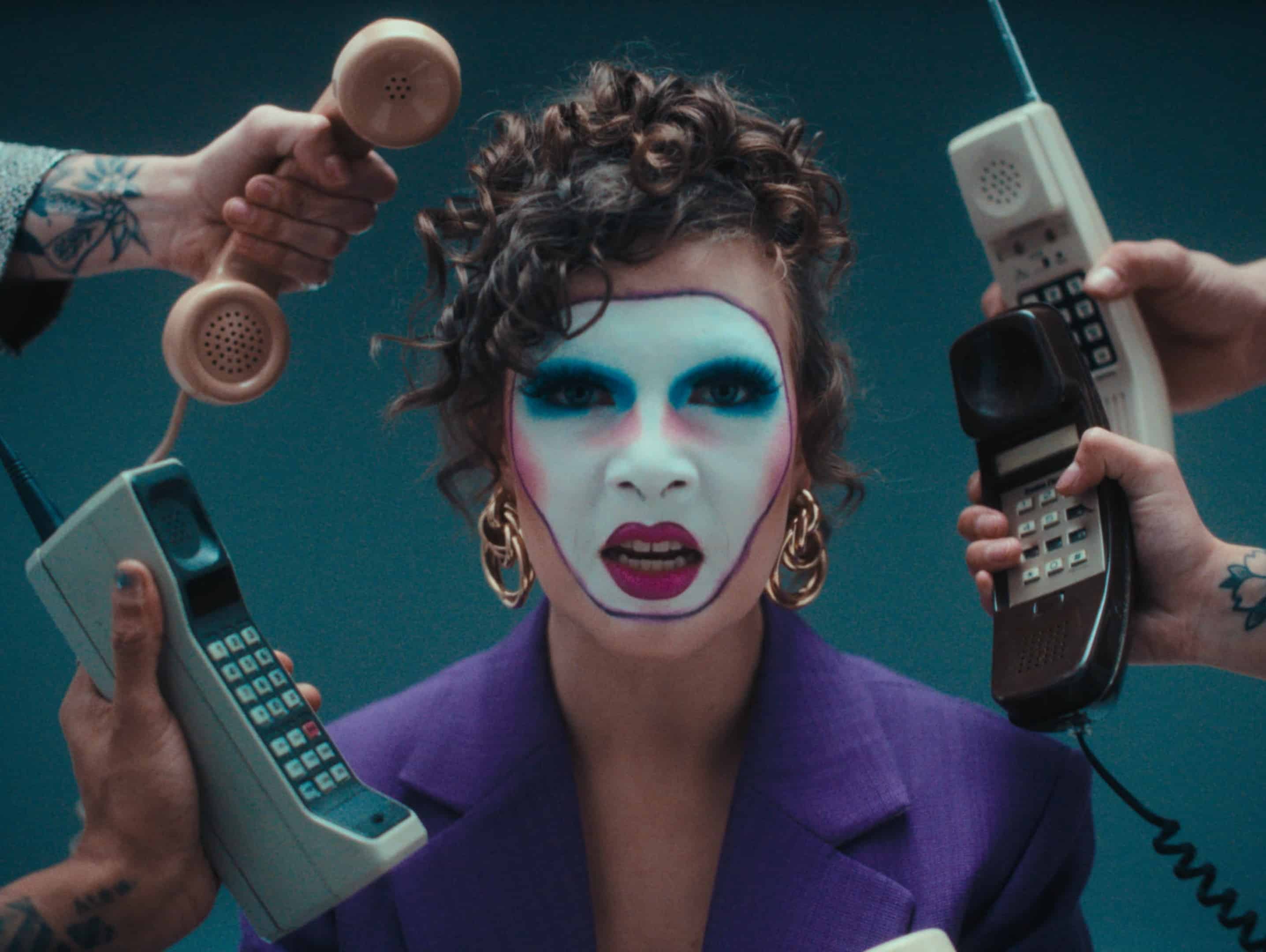 Toddy_2OnTheGoPhones_LesterLyo Toddy_2OnTheGoPhones_LesterLyo