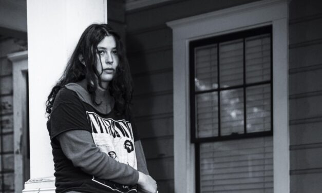 CATCHER: Siichaq’s Grit-Soaked Confessional for the Weird and the Waiting