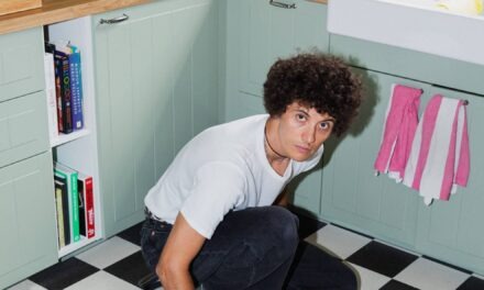 Ron Gallo Faces the End of the World with Love and Laughter on checkmate