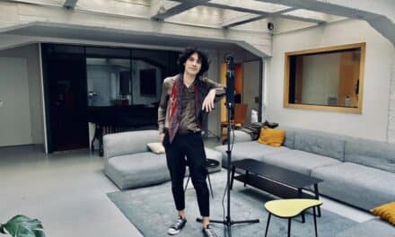 DEMYSTIFYING PARIS: HOW THE CITY OF LOVE AND FASHION IS AN EMOTIONAL ROLLERCOASTER FOR THOSE TRYING TO FIT IN. 