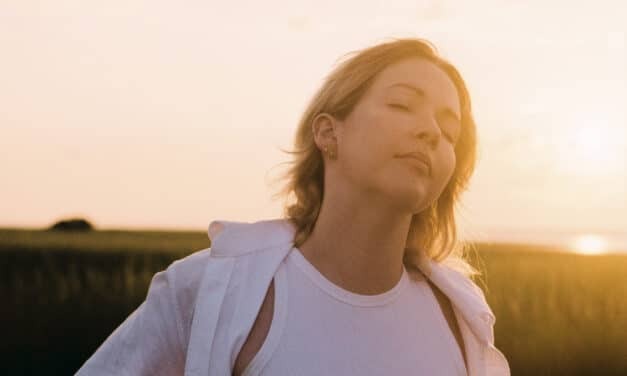 Ailbhe Reddy Announces New Album Kiss Big out January 30 on Don Giovanni Records