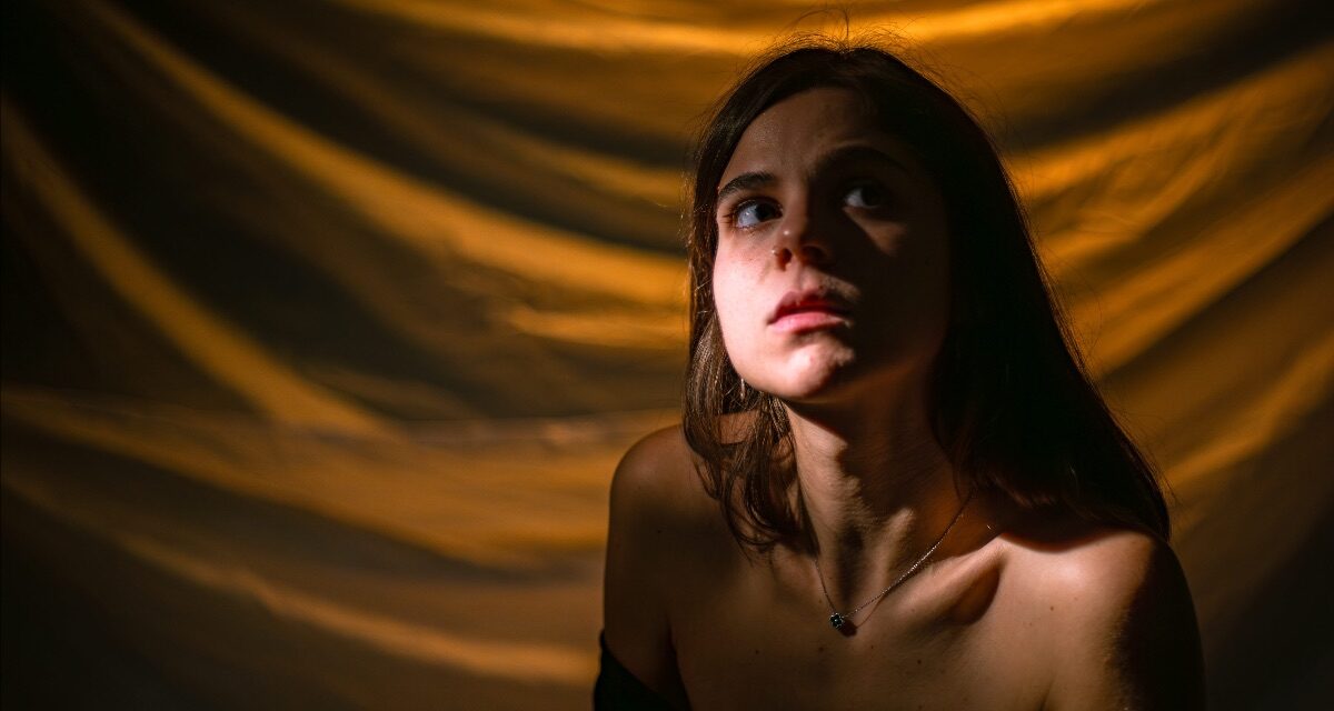 Gaia Rollo Shares Stripped-Back Live Session as a Glimpse Into ‘Something Is Changing at Home’