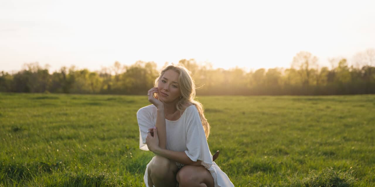 Lauren Gottshall on “Camouflage,” Finding Her Voice, and Turning Vulnerability Into Chicago Country