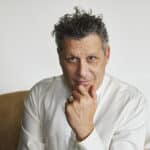 Isaac Mizrahi Is Bringing Fashion, Jazz, and Holiday Mischief Back to Café Carlyle
